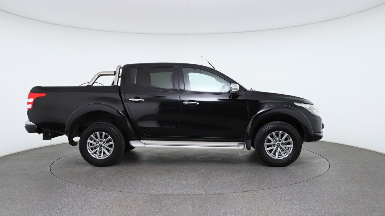 Mitsubishi Triton image 3