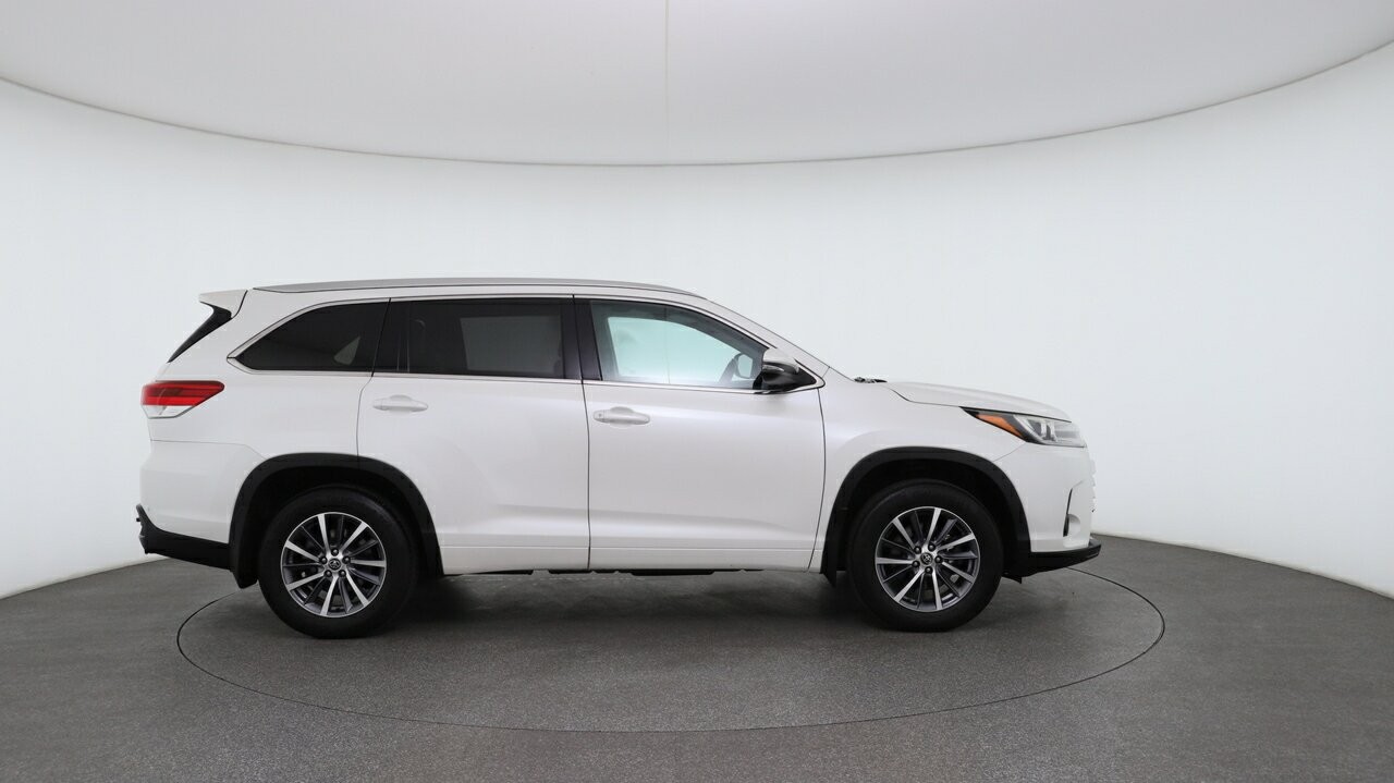 Toyota Kluger image 3