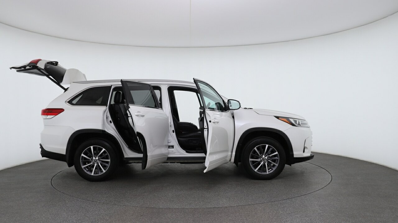 Toyota Kluger image 4
