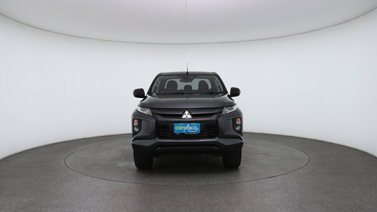 Mitsubishi Triton image 2
