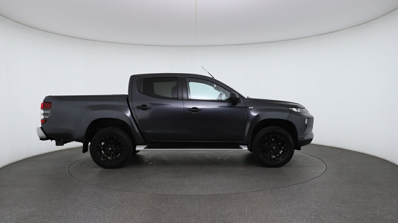 Mitsubishi Triton image 3