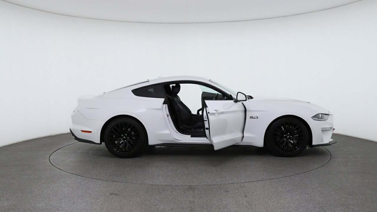 Ford Mustang image 4