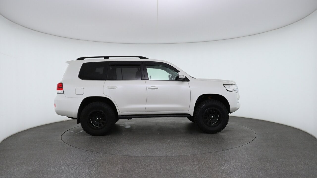 Toyota Landcruiser image 3