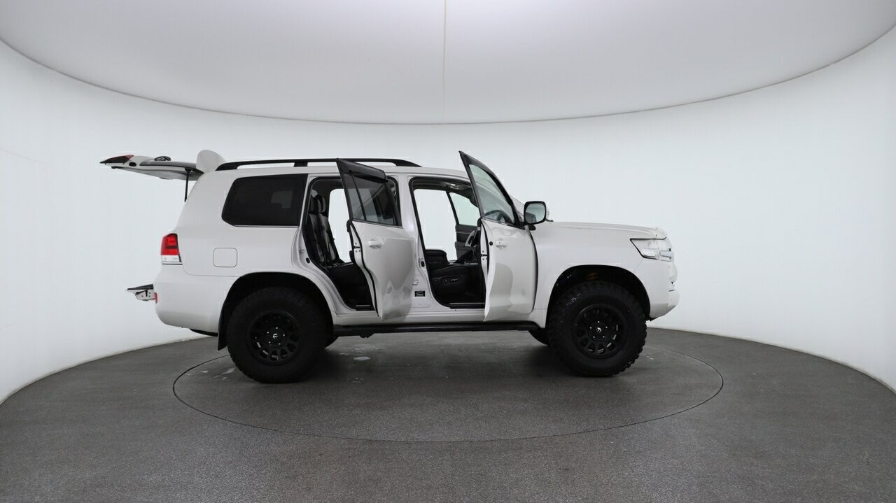 Toyota Landcruiser image 4
