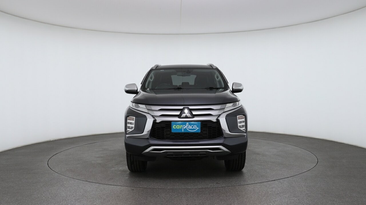 Mitsubishi Pajero Sport image 2