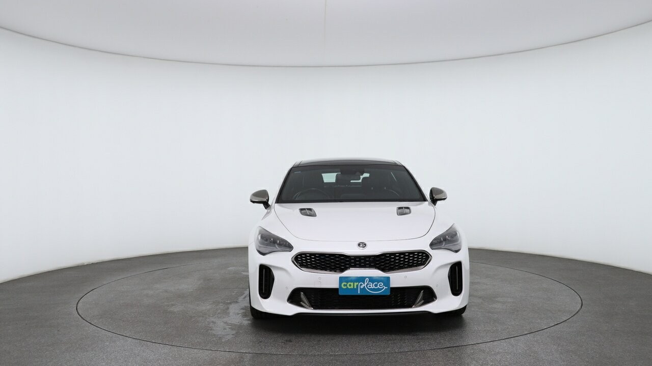 Kia Stinger image 2