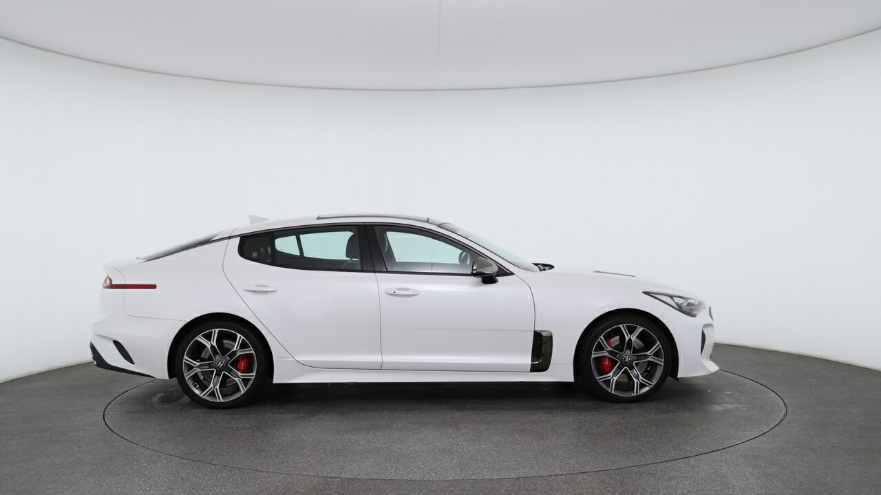 Kia Stinger image 3