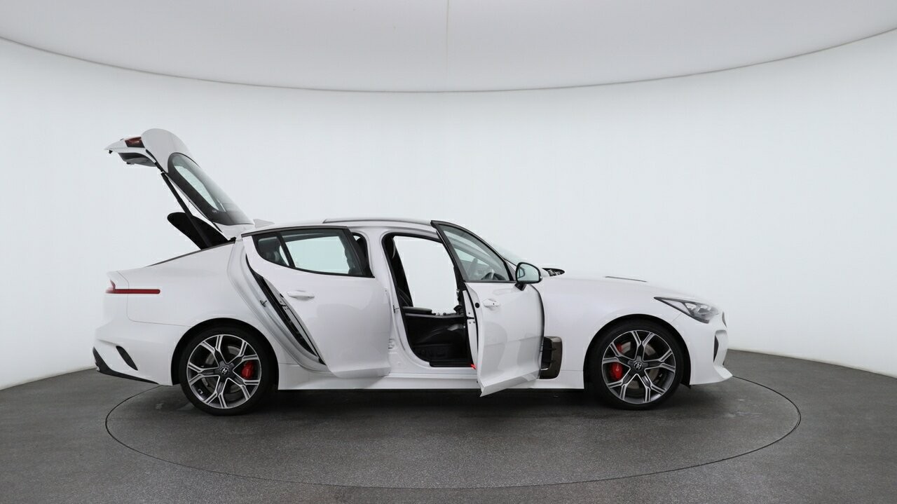 Kia Stinger image 4