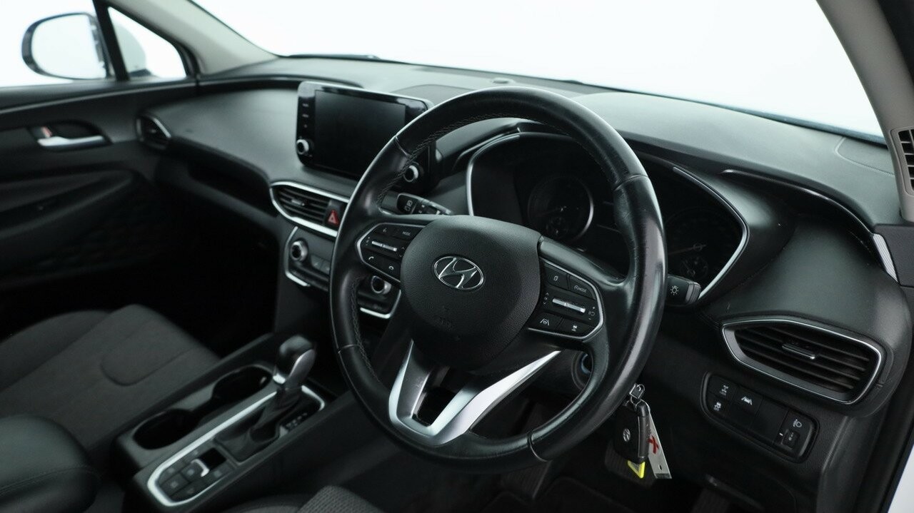Hyundai Santa Fe image 4