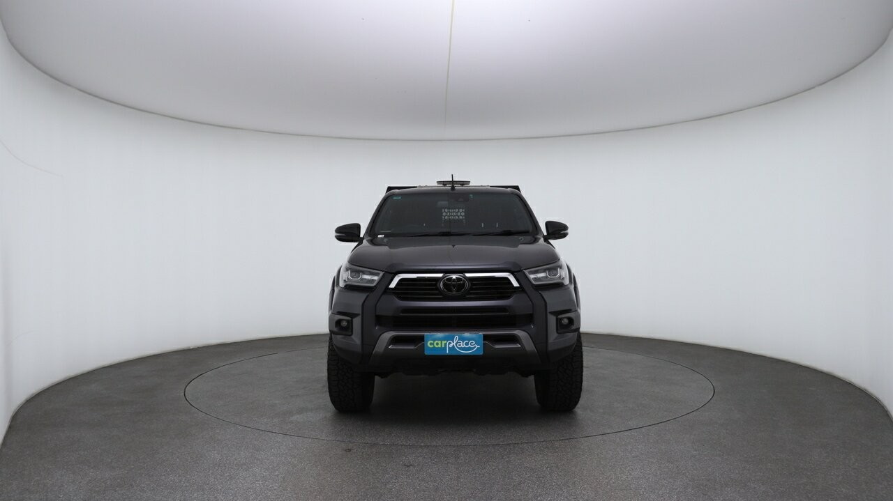 Toyota Hilux image 2
