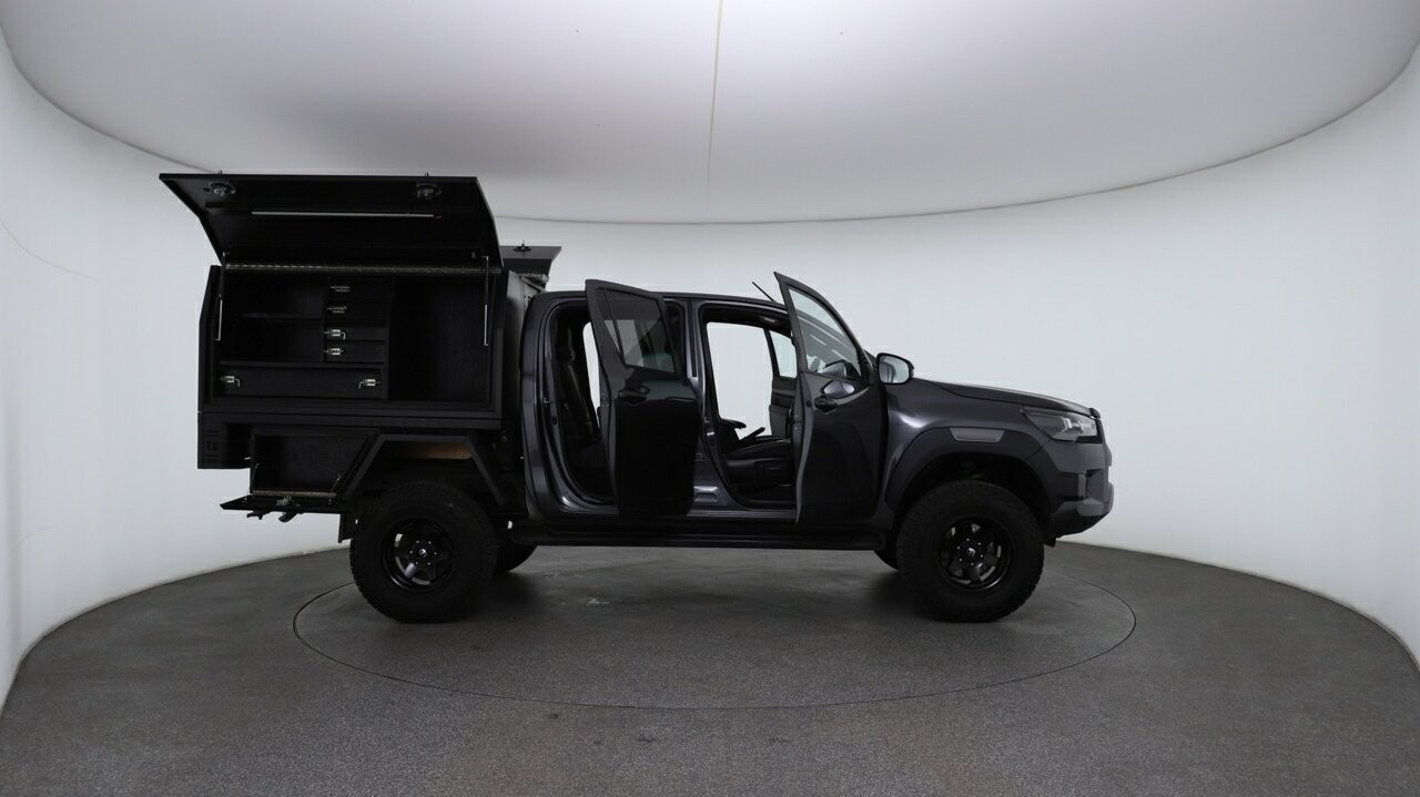 Toyota Hilux image 4