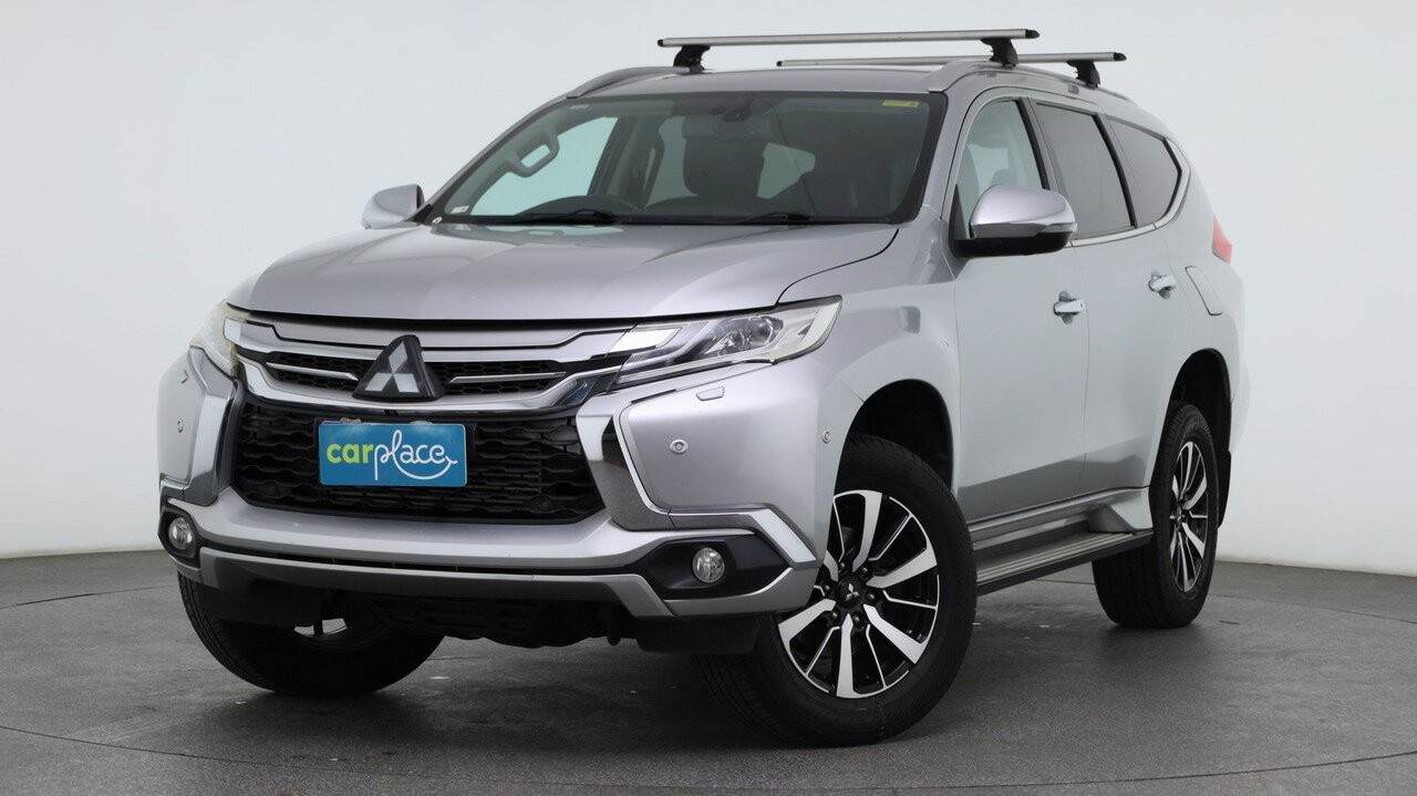 Mitsubishi Pajero Sport image 1