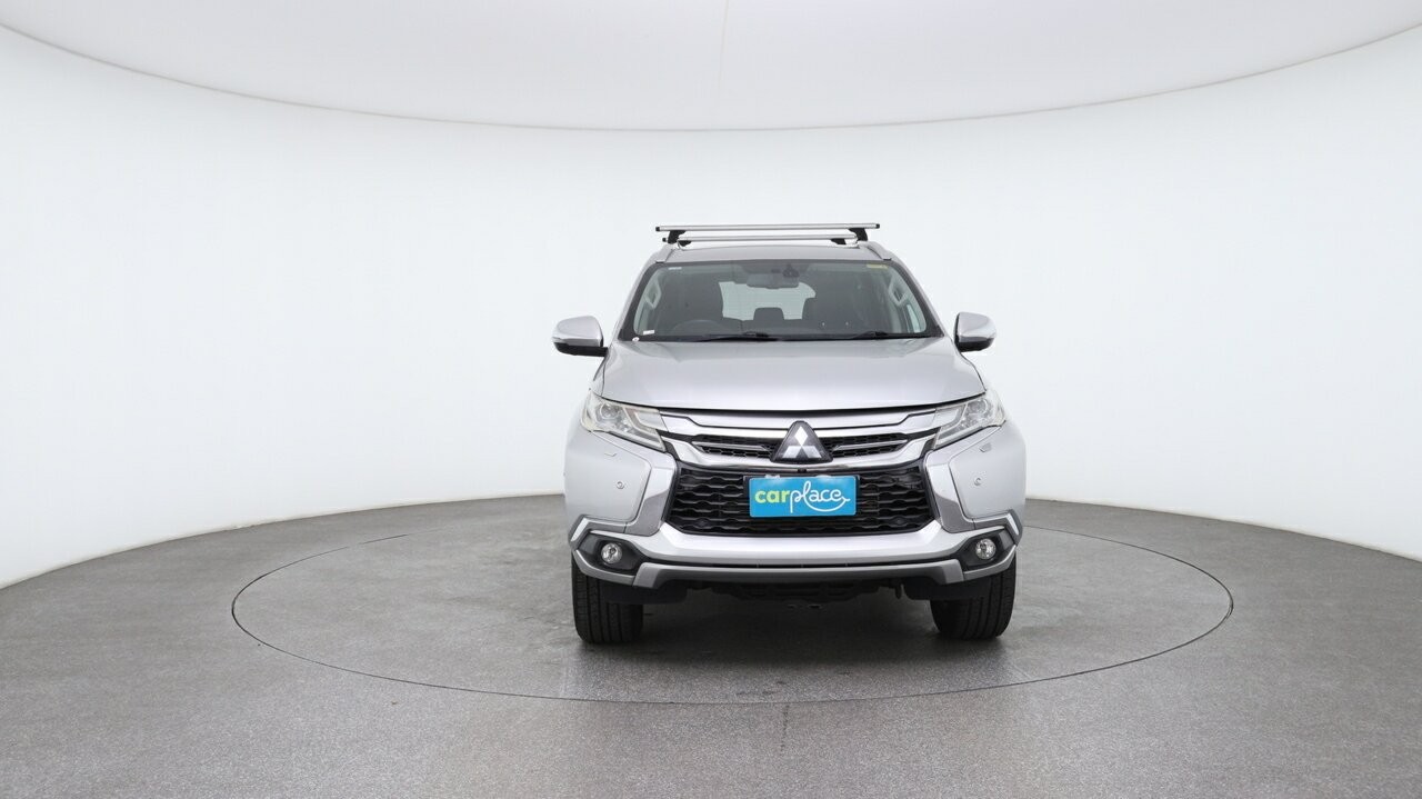 Mitsubishi Pajero Sport image 2