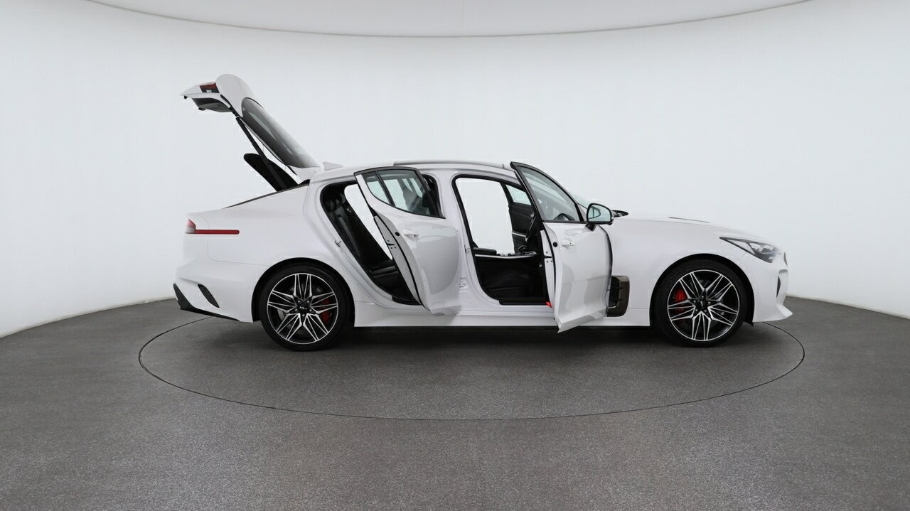 Kia Stinger image 4