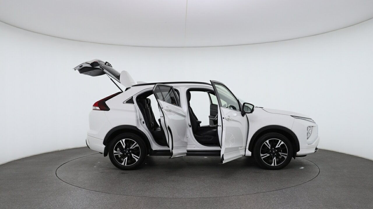 Mitsubishi Eclipse Cross image 4