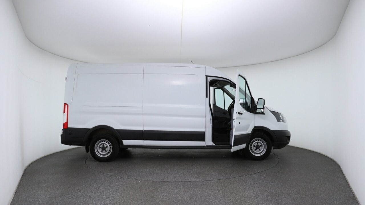 Ford Transit image 3