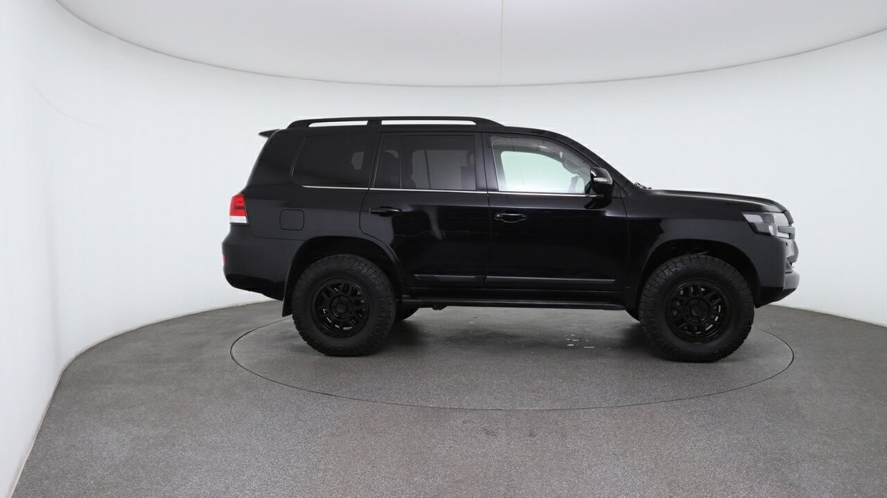 Toyota Landcruiser image 3