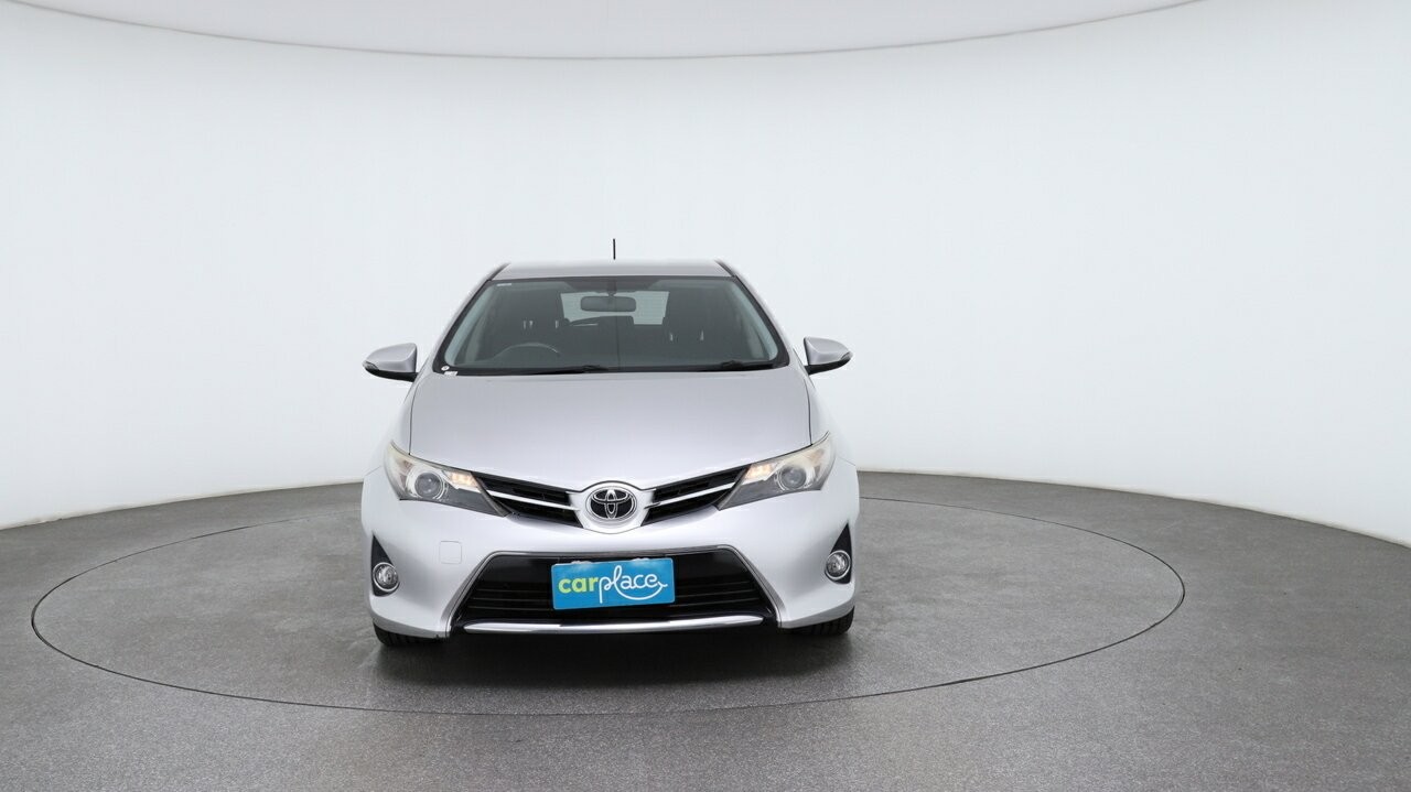 Toyota Corolla image 2