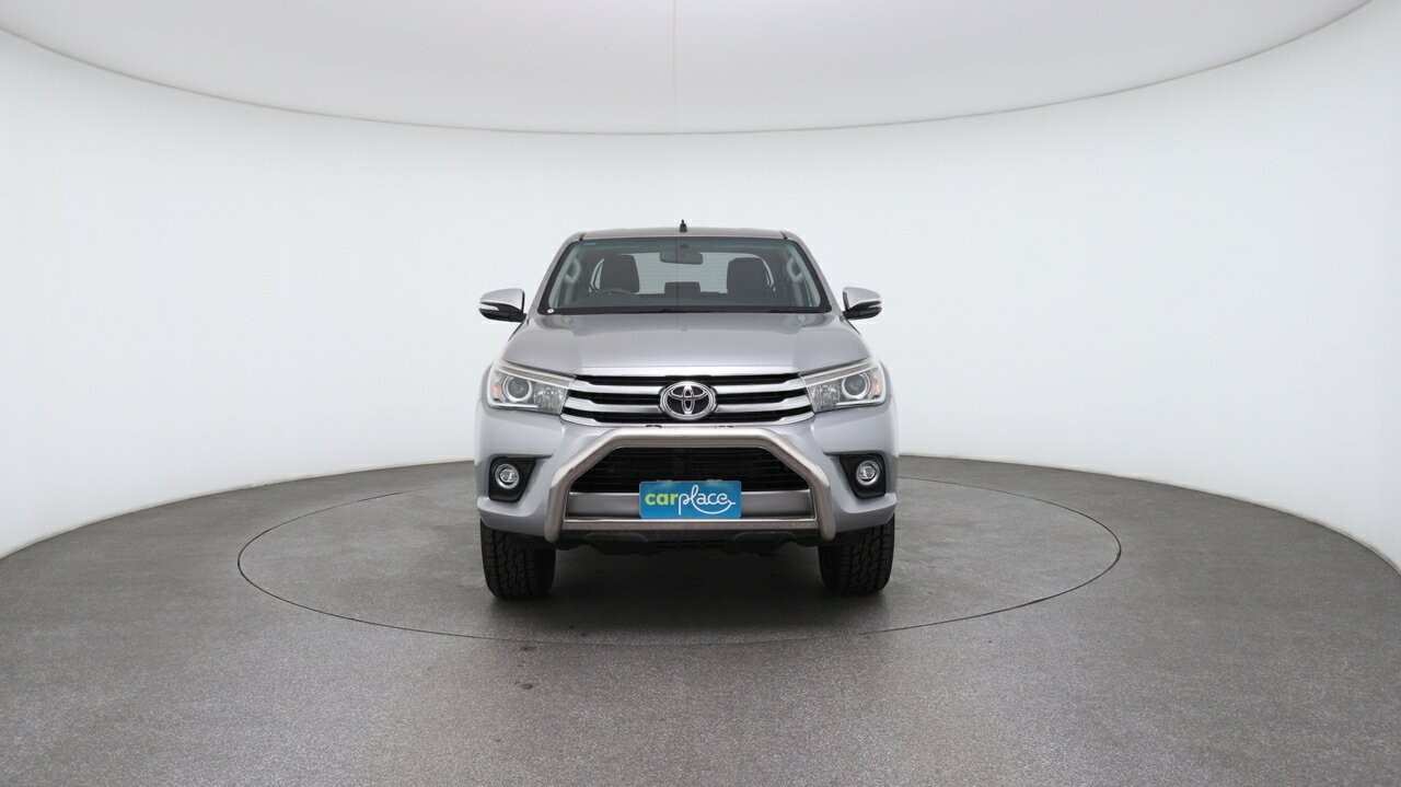 Toyota Hilux image 2