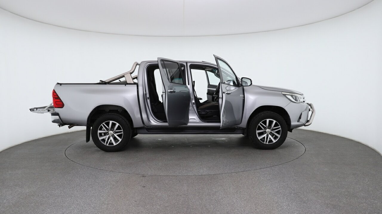 Toyota Hilux image 4