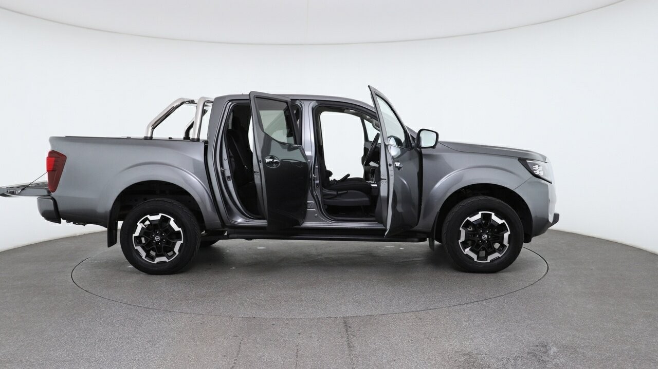 Nissan Navara image 4