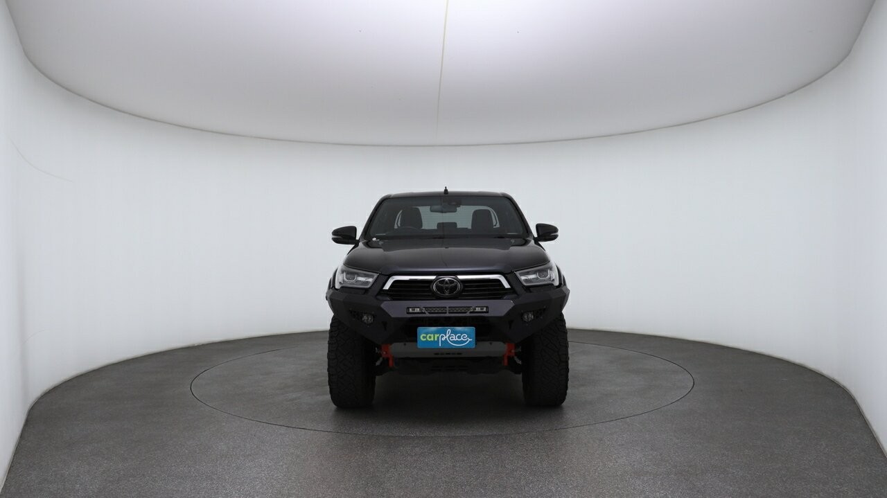 Toyota Hilux image 2
