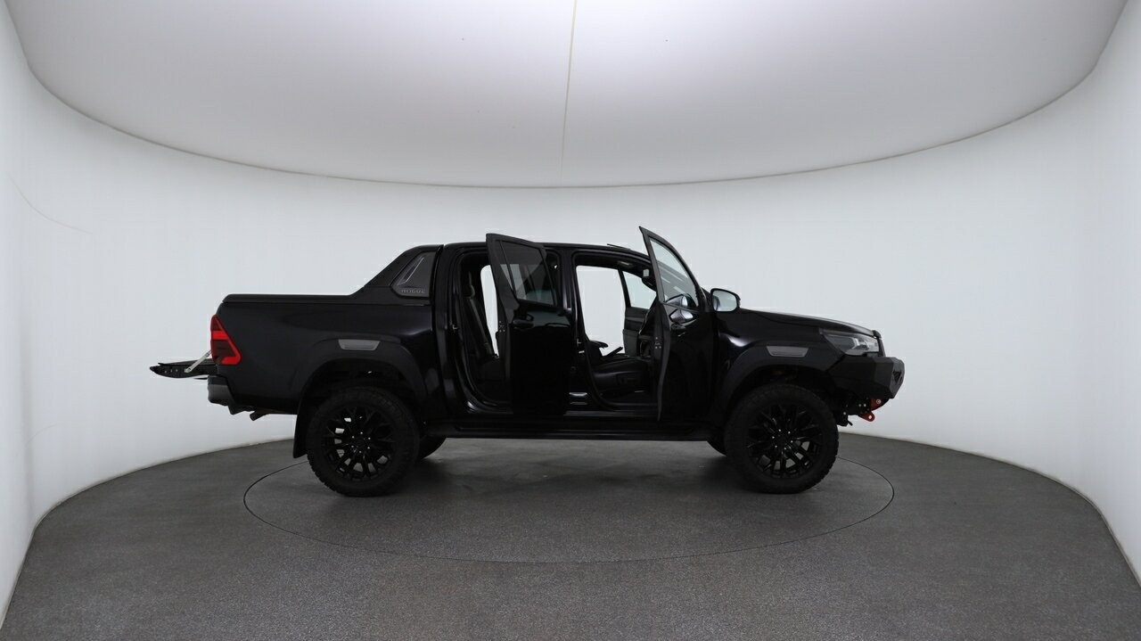 Toyota Hilux image 3