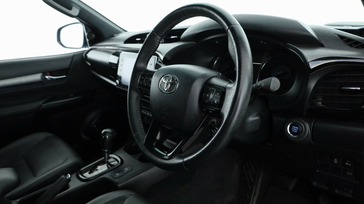 Toyota Hilux image 4