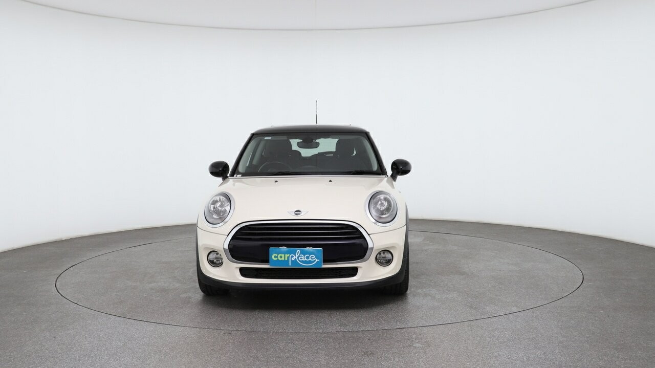 Mini Hatch image 2