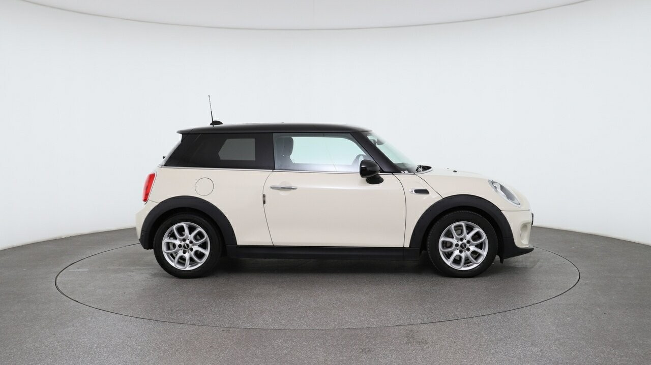 Mini Hatch image 3