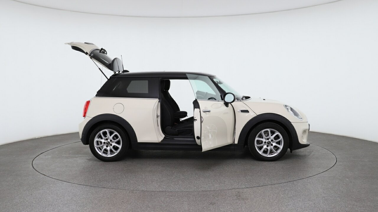 Mini Hatch image 4