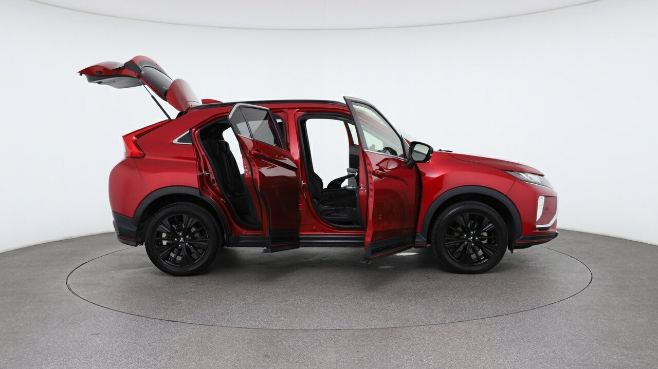 Mitsubishi Eclipse Cross image 4