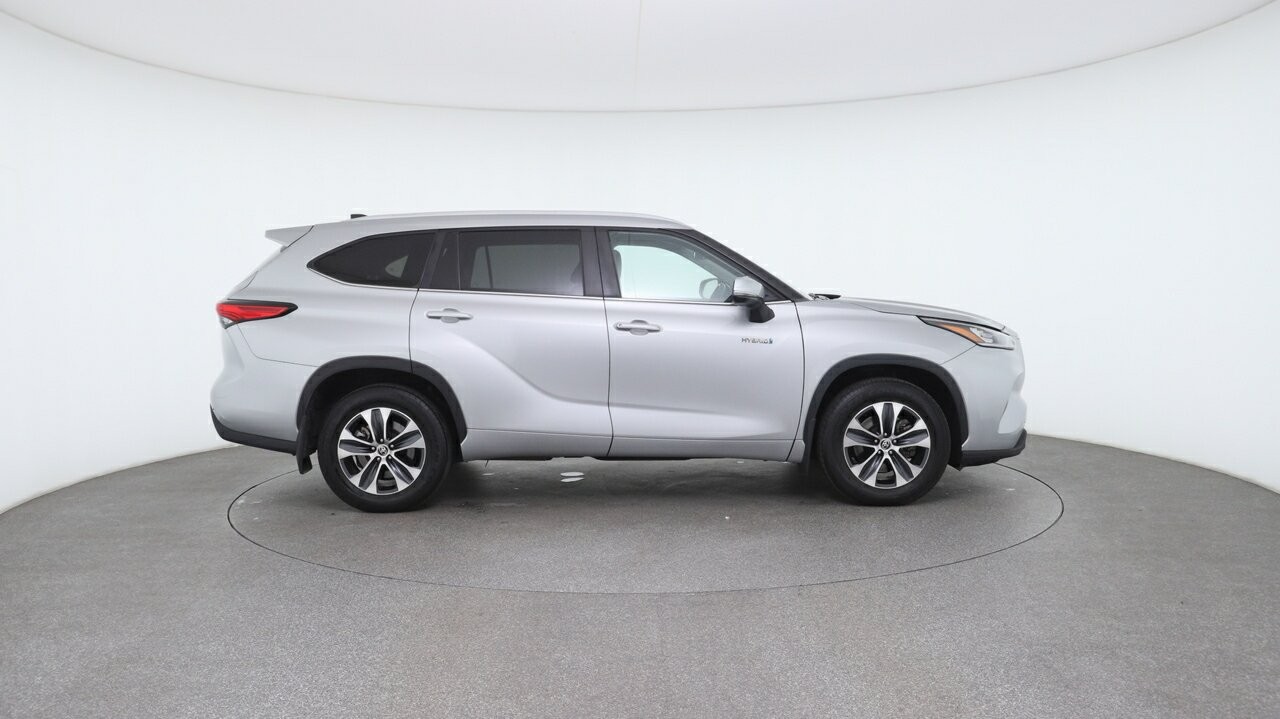 Toyota Kluger image 3