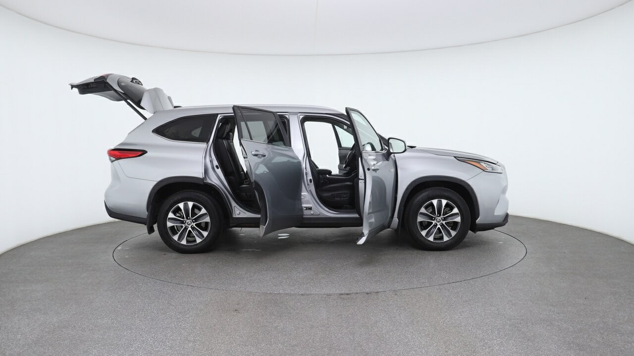 Toyota Kluger image 4