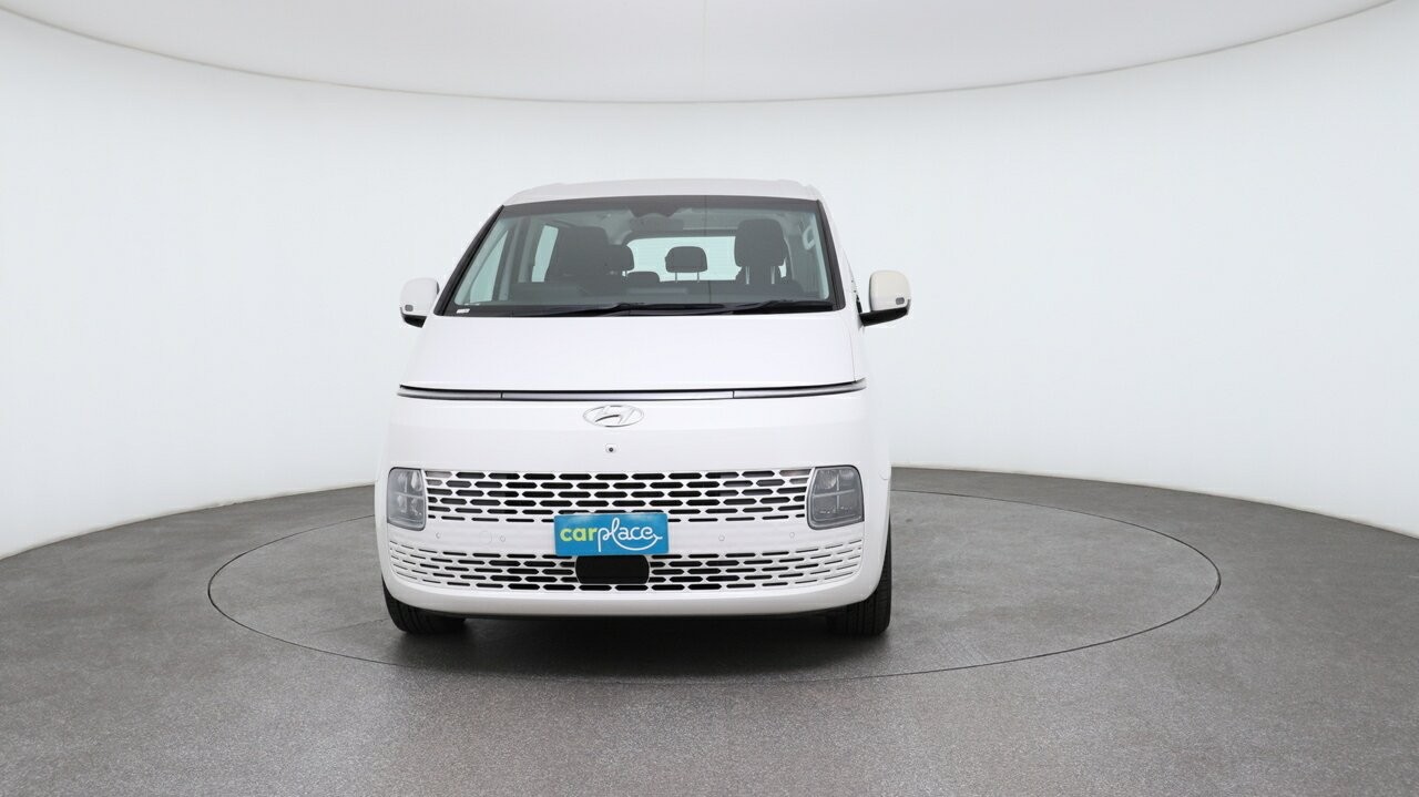 Hyundai Staria image 2