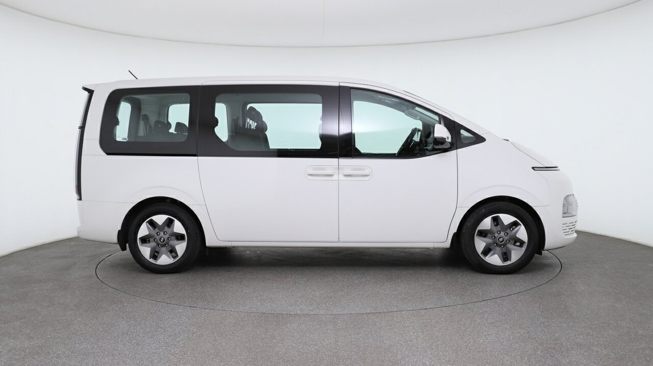 Hyundai Staria image 3