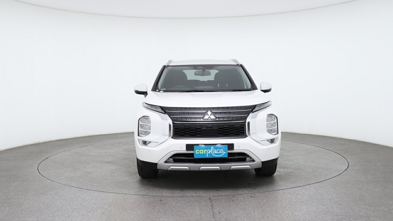 Mitsubishi Outlander image 2