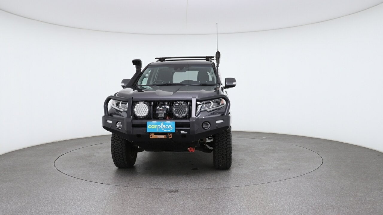 Toyota Landcruiser Prado image 3
