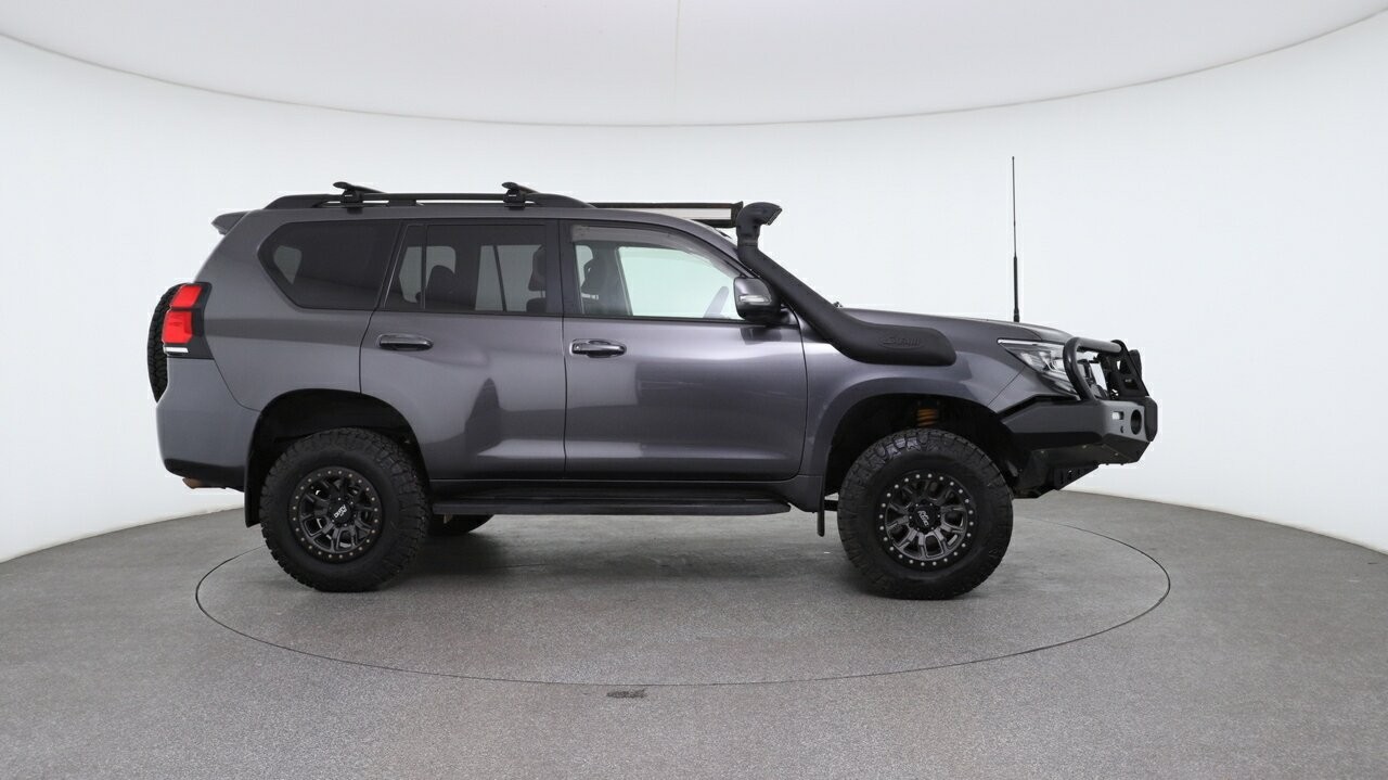 Toyota Landcruiser Prado image 4