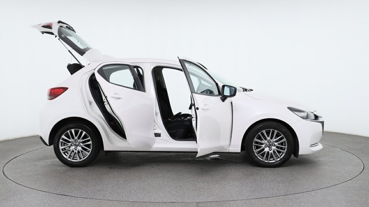 Mazda 2 image 4