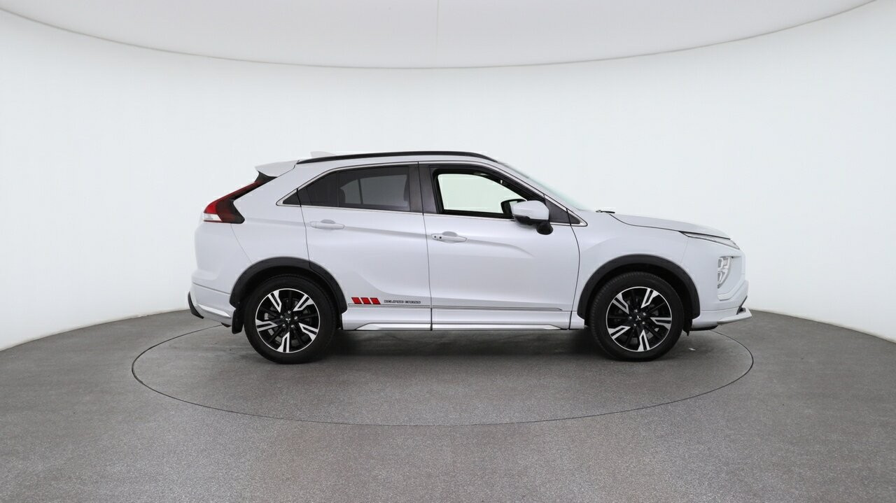 Mitsubishi Eclipse Cross image 3