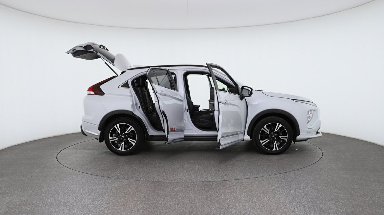 Mitsubishi Eclipse Cross image 4