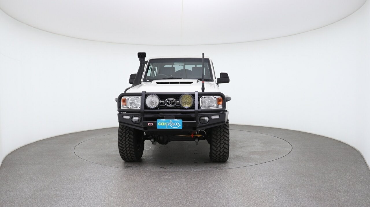 Toyota Landcruiser image 2