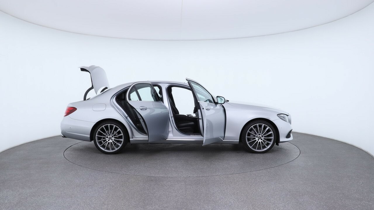 Mercedes Benz E-class image 4