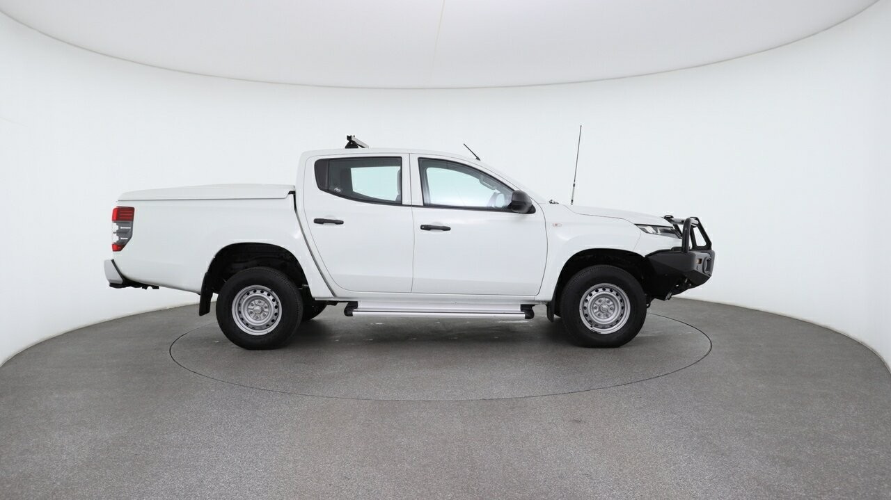 Mitsubishi Triton image 3