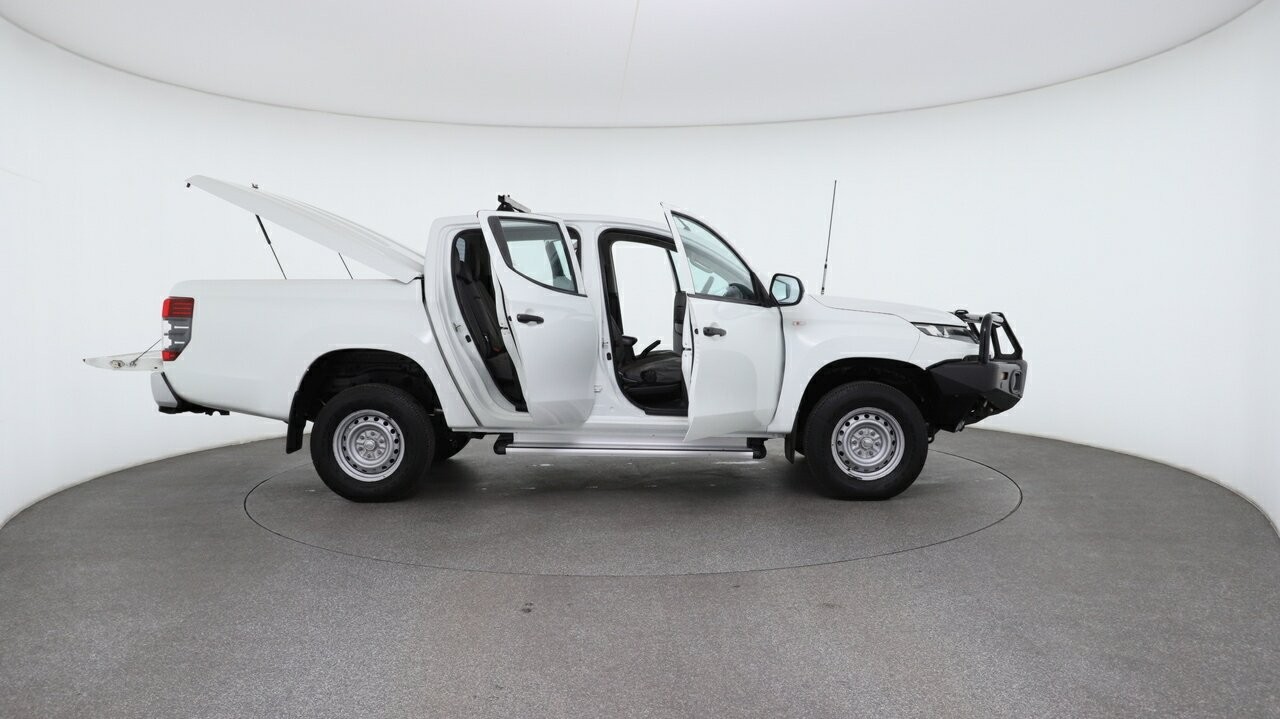 Mitsubishi Triton image 4