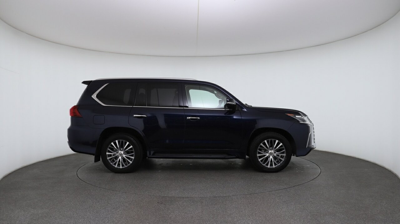 Lexus Lx image 4