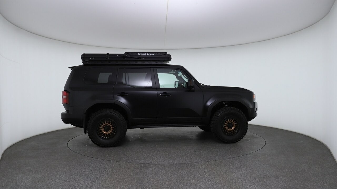 Toyota Landcruiser Prado image 4