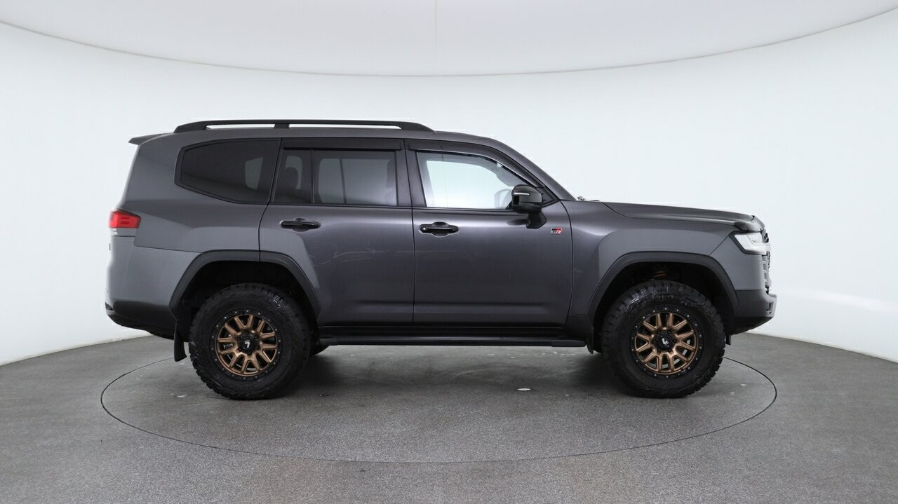 Toyota Landcruiser image 3