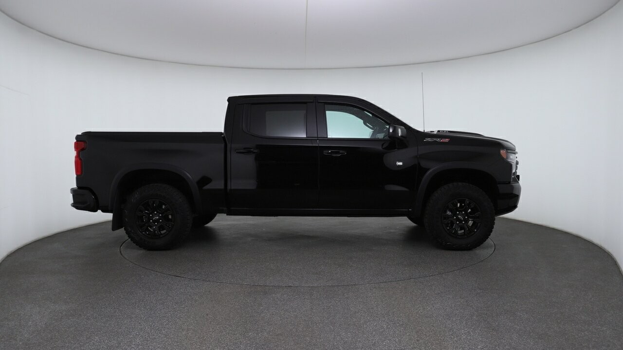 Chevrolet Silverado image 3